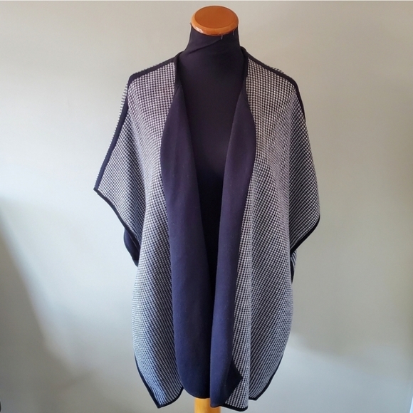 NWT BYLYSE M/L Old Money Timeless Preppy Ivy League Houndstooth Knit Poncho - Picture 7 of 13